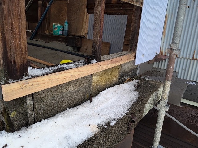 波板ポリカ施工途中